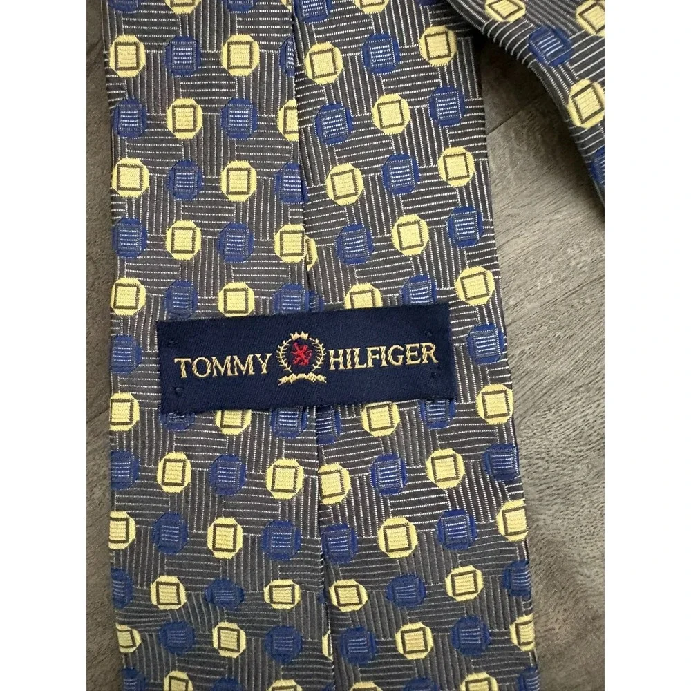 Tommy Hilfiger Mens Tie Green With Blue‎ 100% Silk Geometric Pattern Legth 57 in